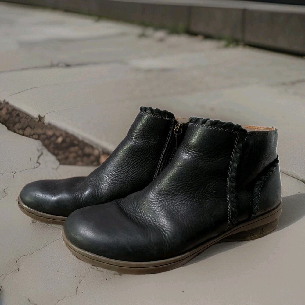 Comfortiva Fallston Womens Sz 10 Black Leather Weatherproof Ankle Boots Booties
